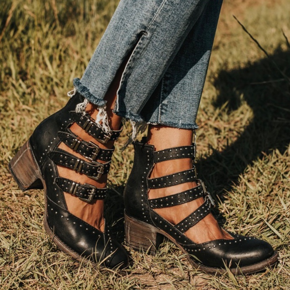 Never Worn Felicity Freebirds